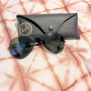 Black size large polarized Rayban aviators